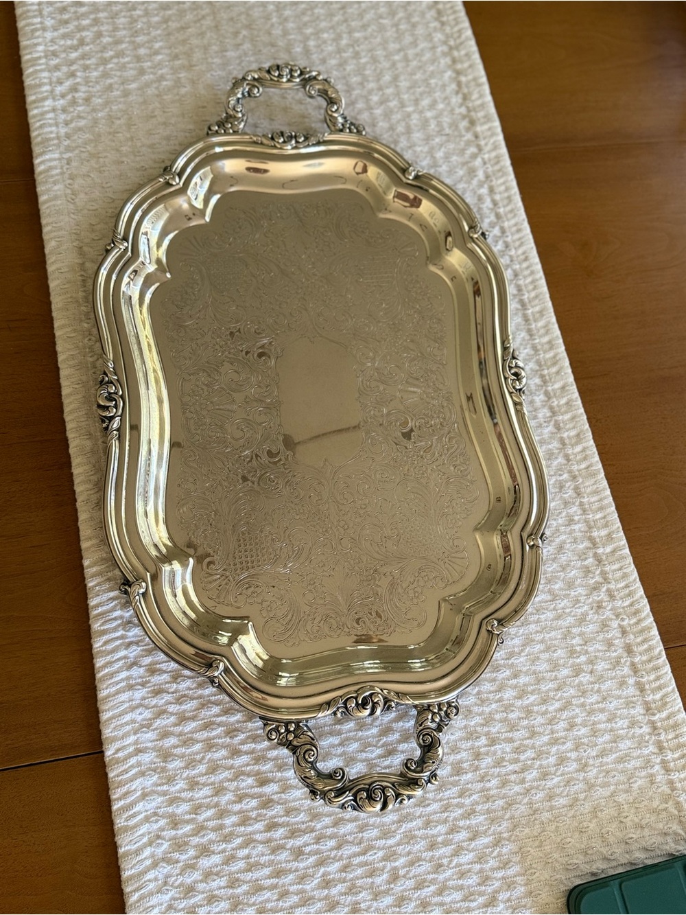 Oneida Heirloom Melon large silver plated Victorian style platter, Butler's tray